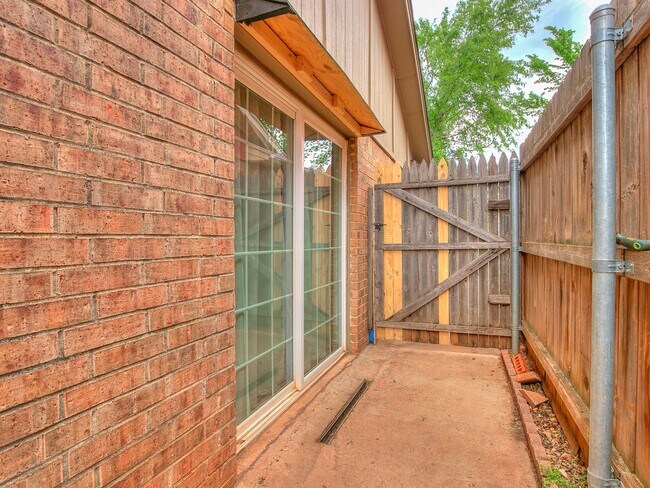 Building Photo - Fair Hill Duplex