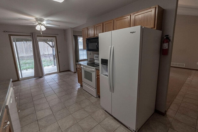 Building Photo - 1606 Typhoon Dr