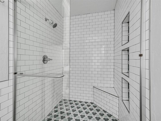 Building Photo - 1222 Westlawn Dr