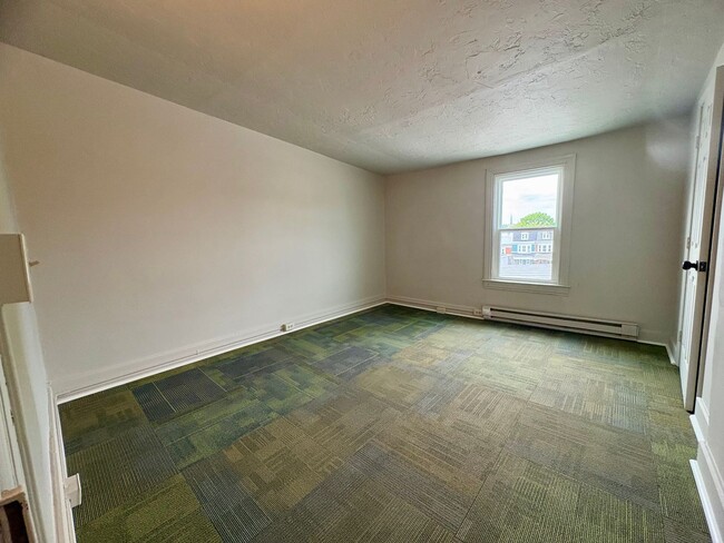 Building Photo - 923 W Princess St