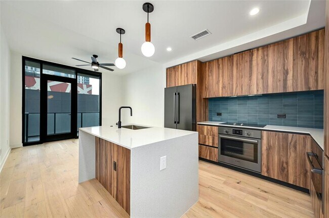 Building Photo - 84 East Ave