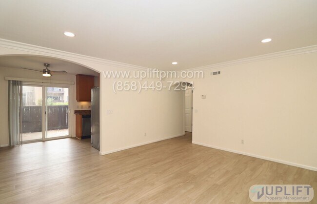 Primary Photo - 2 Bed / 1 Bath Condo in Oceanside