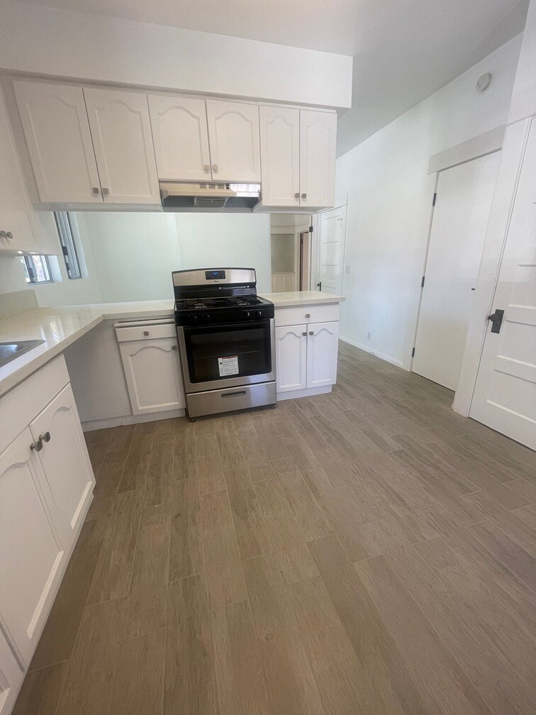 Large, updated kitchen with new quartz countertops, stove/oven and new tile floor with the appearanc - 1135 Magnolia St