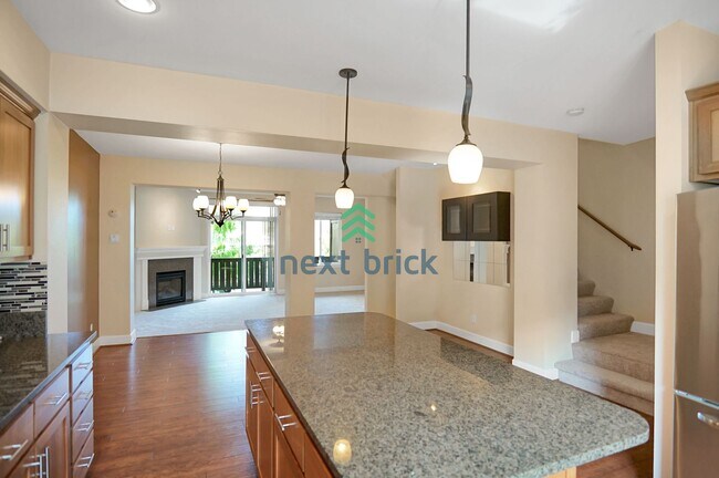 Building Photo - 4 Bed and 2.5 Bath Beautiful Condo is Avai...