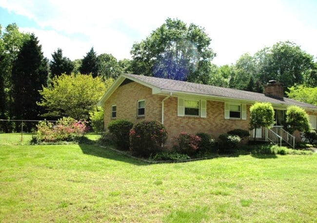 Building Photo - 3 bedroom/1 bathroom- Fenton Mill Road