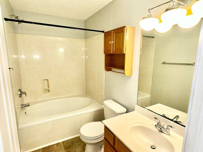 Building Photo - 2800 Trailwood Pines Ln