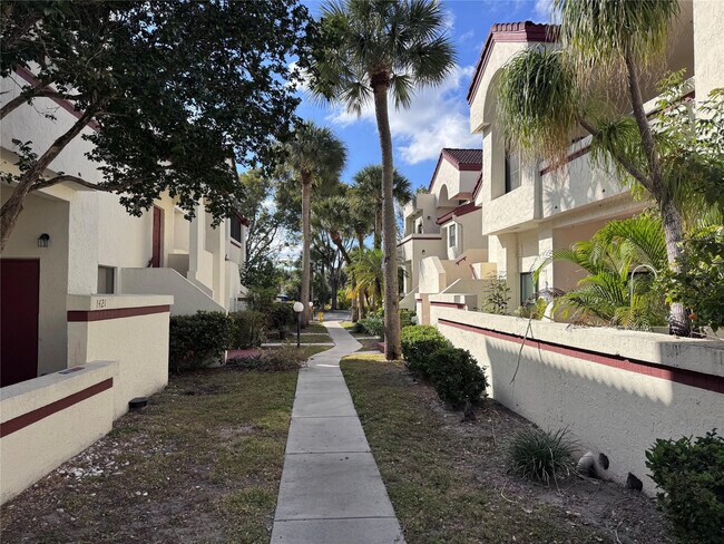 Building Photo - 1417 Avon Ln