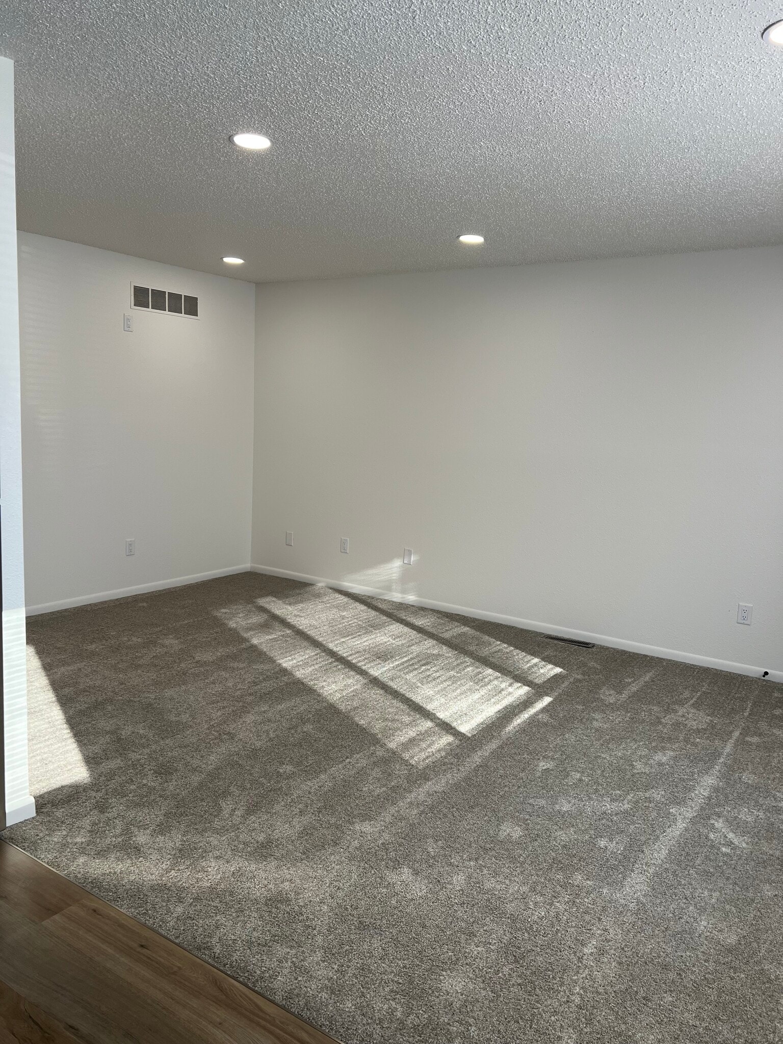 Building Photo - 5324 Jennifer Dr