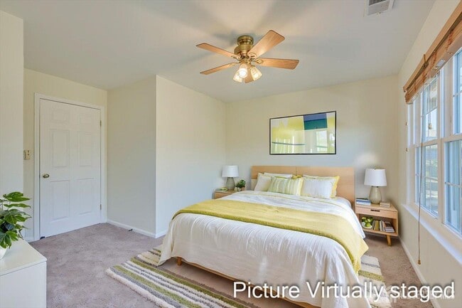 Building Photo - 1109 Stoneridge Cir