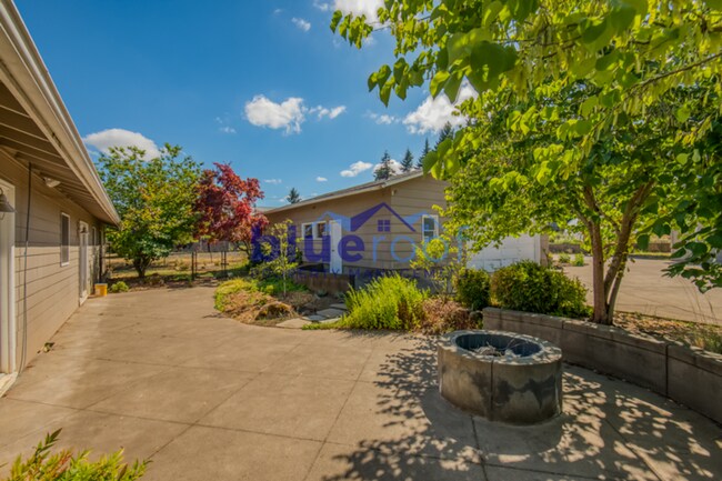 Building Photo - 27827 SW Grahams Ferry Rd