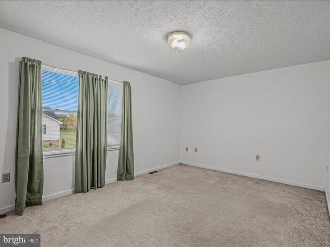 Building Photo - 73 Garden Dr
