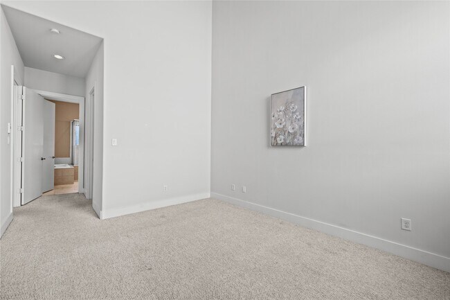 Building Photo - 2417 Charleston St