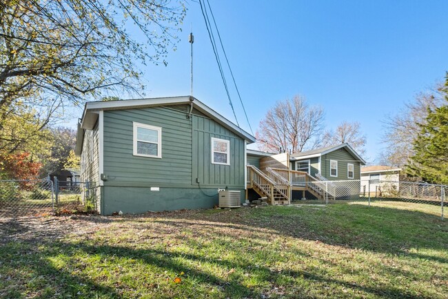 Building Photo - Arrowhead Duplex