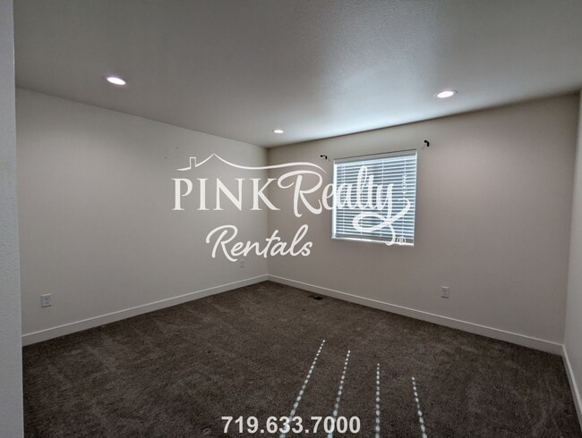 Building Photo - 284 W Kyle Dr