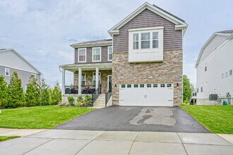 Building Photo - 32 Westmont Dr