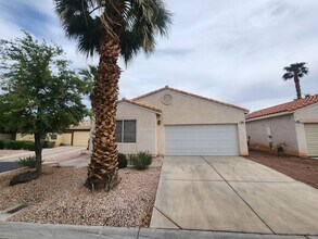 Building Photo - Silverado Ranch Single Story | 2 Bed | 2 Bath | 2-Car Garage