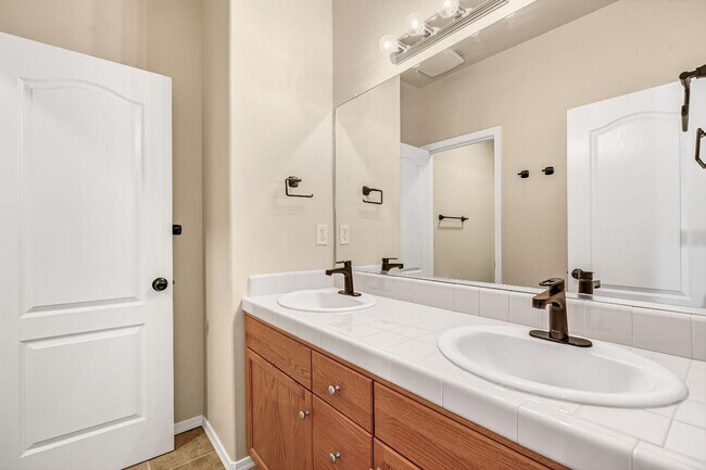 Building Photo - 5629 N Citrus Ln