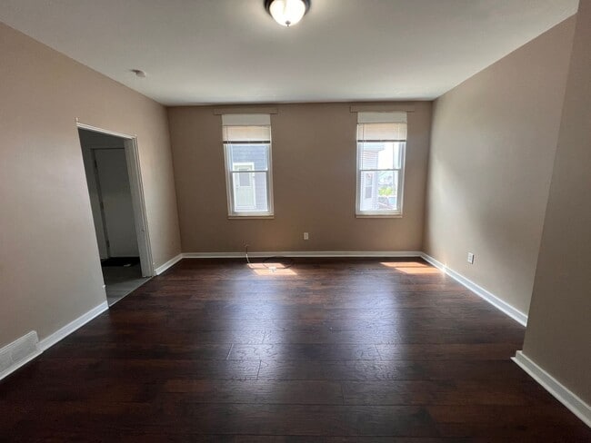 Building Photo - Pittsburgh - 3 Bedroom 1.5 Bathroom - For ...