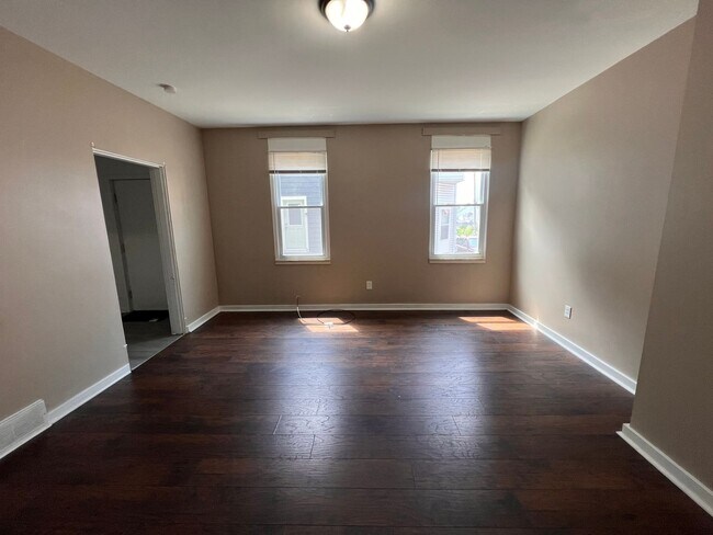 Building Photo - Rare 6 Bedroom Rental in Pittsburgh – Modern Updates & Room for Everyone!