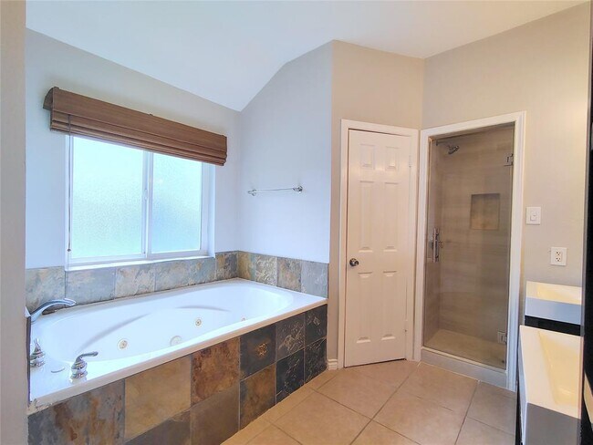 Building Photo - 2546 Long Reach Dr