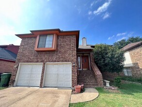 Building Photo - Minutes to COSTCO, great Location!