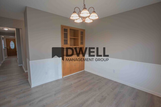 Building Photo - Single Family Home in SW Rochester with Fu...