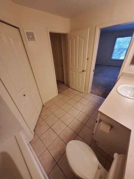 Building Photo - 1606 Legacy Park Dr