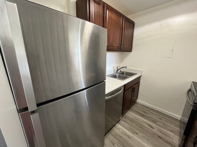 Building Photo - Pearl Ridge Gardens & Tower (Aiea) - 1 bedroom, 1 parking, swimming pool, and AC