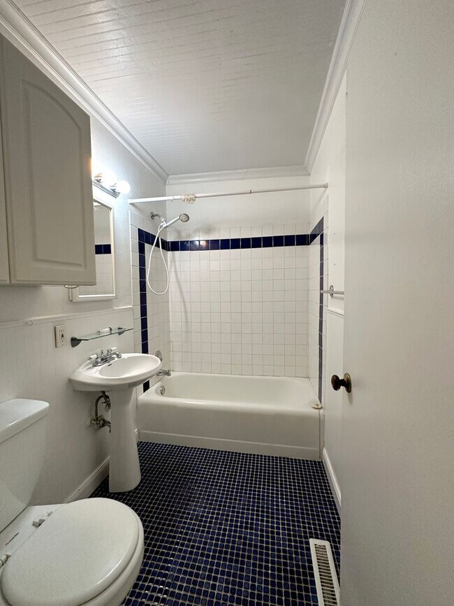 Building Photo - Cutest 3-Bedroom House with Covered Back Patio + Bonus Storage/Office!