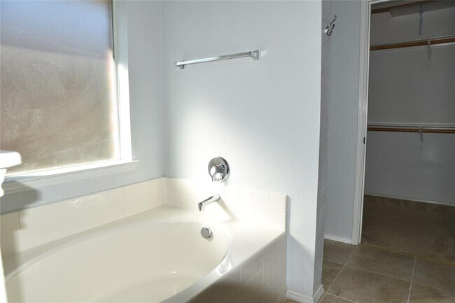 Building Photo - 4512 Sunmeadow Ln