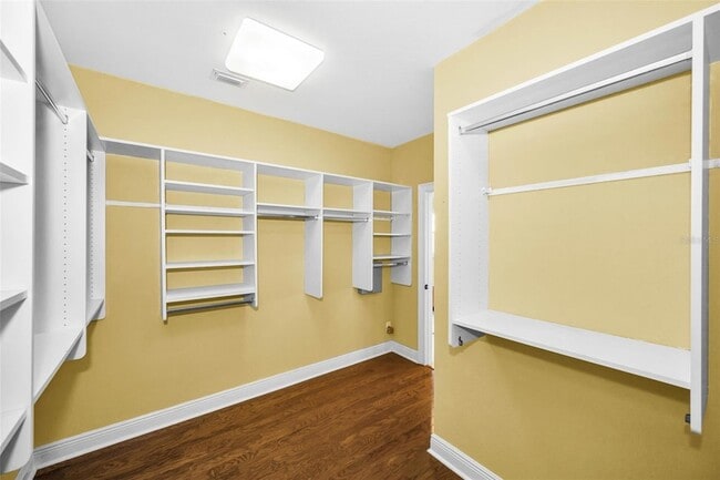 Building Photo - 924 Hemingway Cir