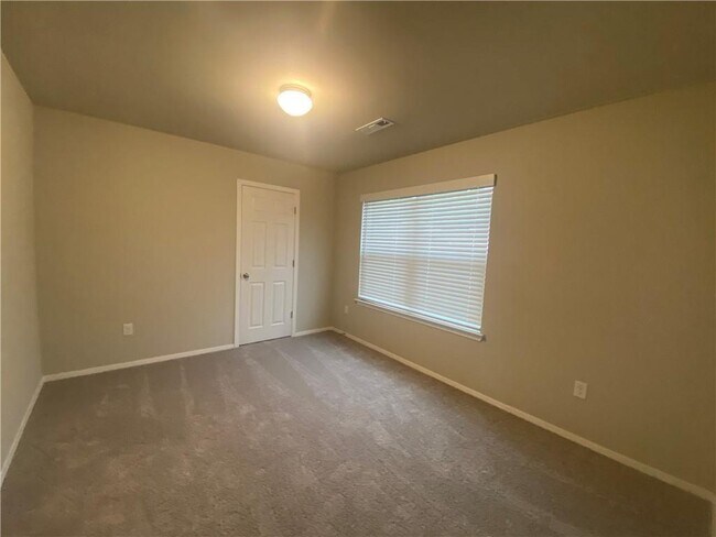 Building Photo - 2834 W Emil Dr
