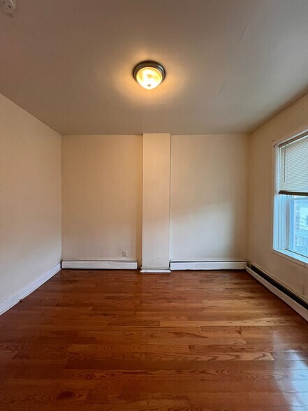 Building Photo - 398 Rose Ave