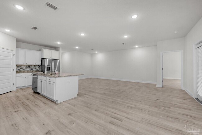 Building Photo - 7814 Burnside Lp