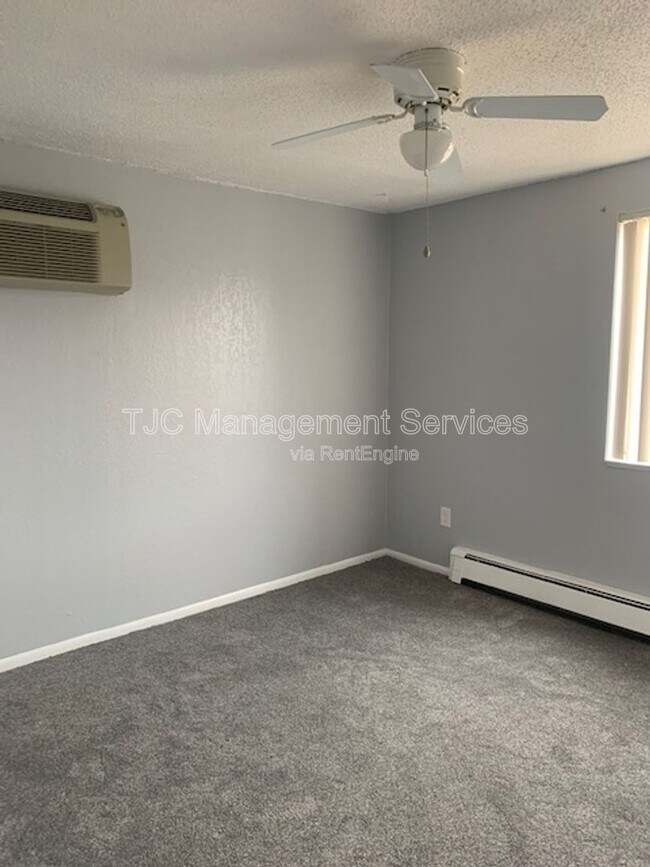 Building Photo - 1138 Corona St