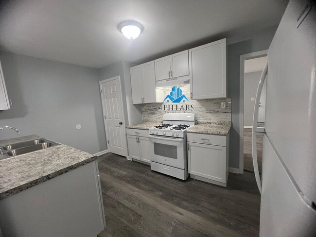Building Photo - "Spacious 4-Bed, 2-Bath Gem on Kentucky Street – 2,178 Sq. Ft. of Comfort!"