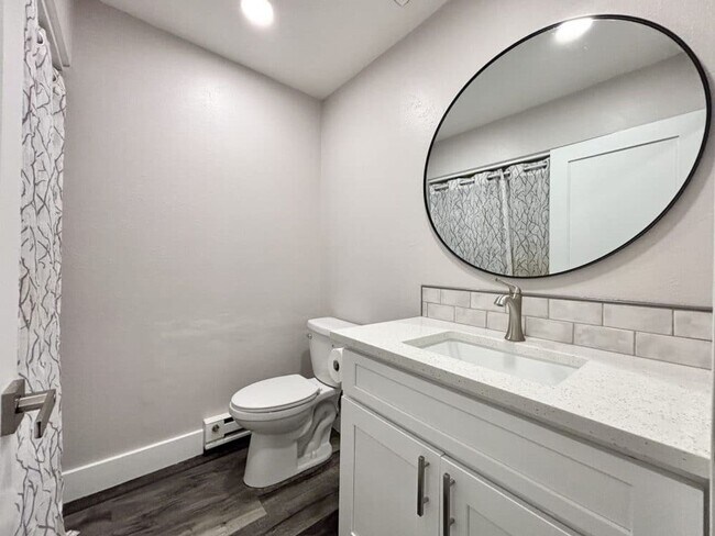 Building Photo - Available Now! Newly Remodeled 2BR Unit in Boulder Fourplex