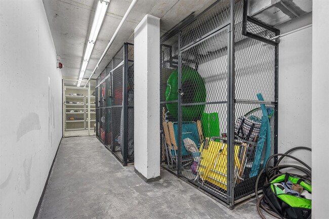 Building Photo - 715 Bayshore Dr