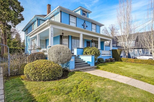 Building Photo - Fully furnished 5-bed, 3.5 bath home in hi...