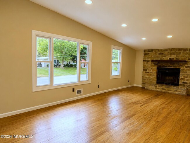 Building Photo - 253 Parkview Ter