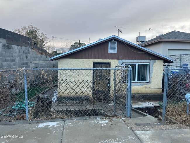 Building Photo - 6389 Salas Ln