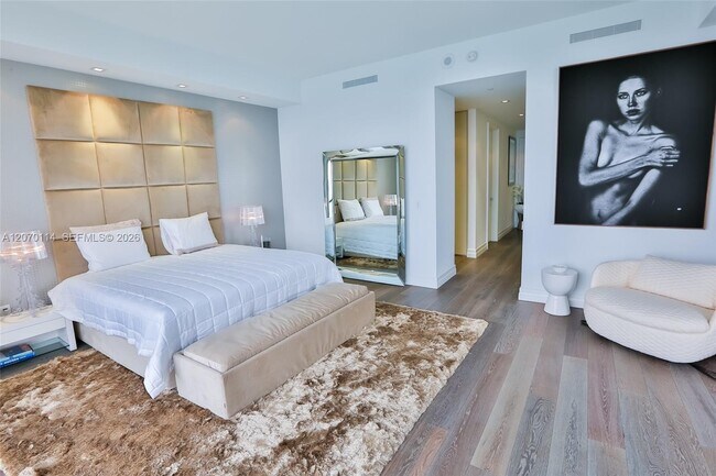Building Photo - 17749 Collins Ave