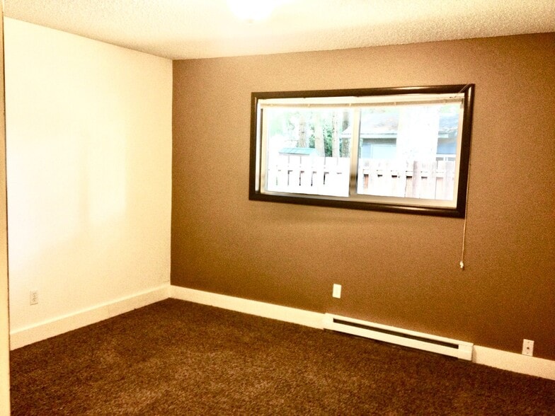 Building Photo - 132 Vine Maple Loop