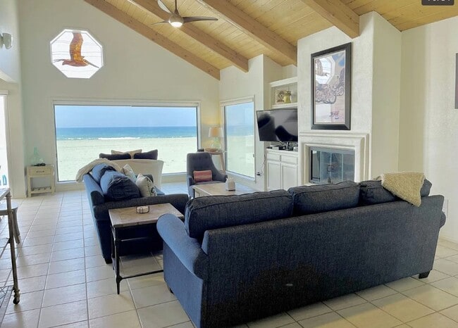 Building Photo - 4025 Ocean Dr