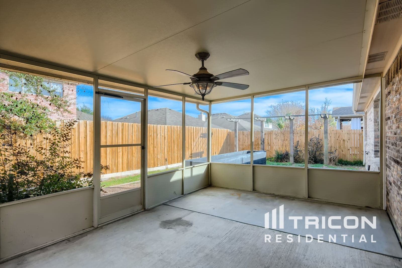 Building Photo - 9007 Water Oak Dr