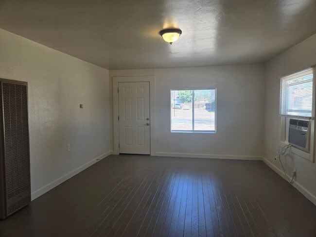 Building Photo - 1121 Kenwood Ave