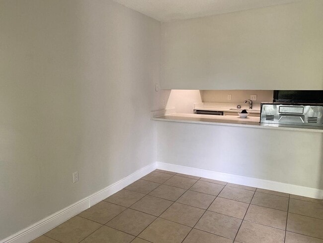 Building Photo - Apartament For Rent 1 bed / 1 bath
