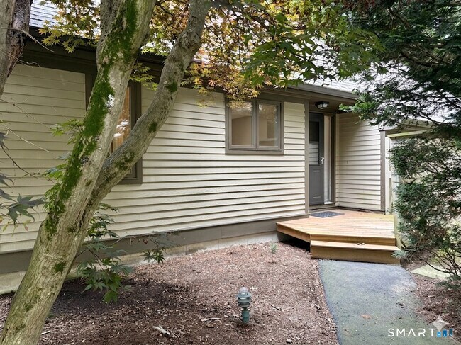Building Photo - 4 Copper Hill Dr