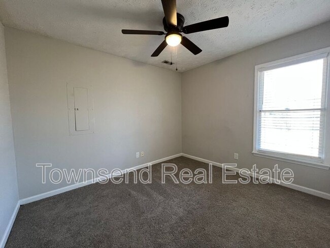 Building Photo - 7126 Kearny Ave