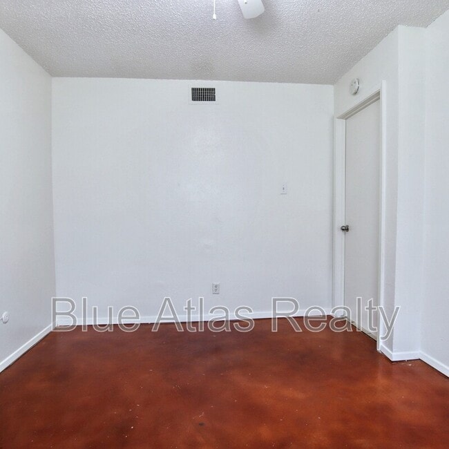 Building Photo - 4816 Wellesley Ave